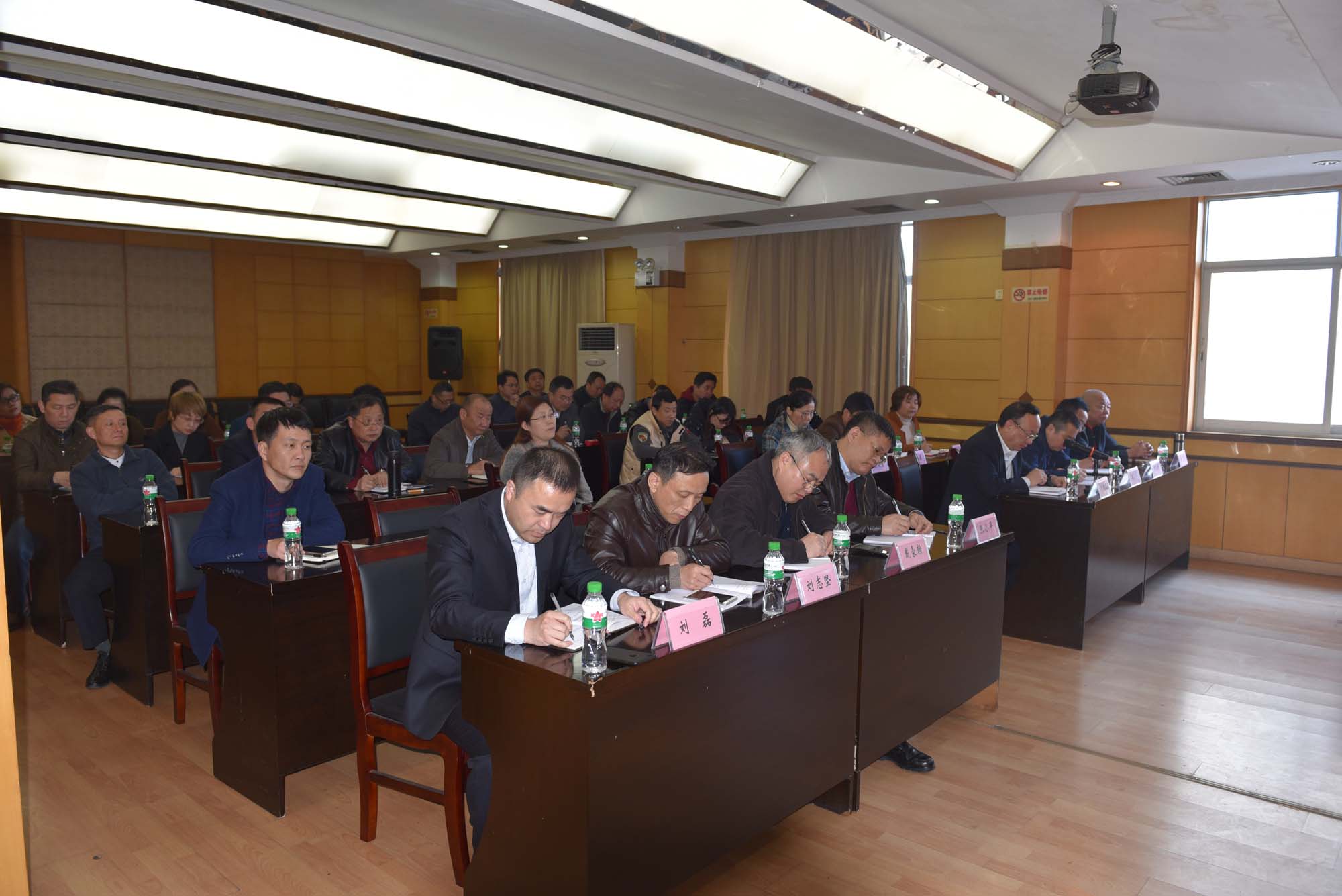 市政公用集團(tuán)領(lǐng)導(dǎo)到江西長(zhǎng)運(yùn)宣布任命決定： 王曉被任命為股份公司黨委委員、黨委書記，推薦為董事、董事長(zhǎng)（法定代表人）