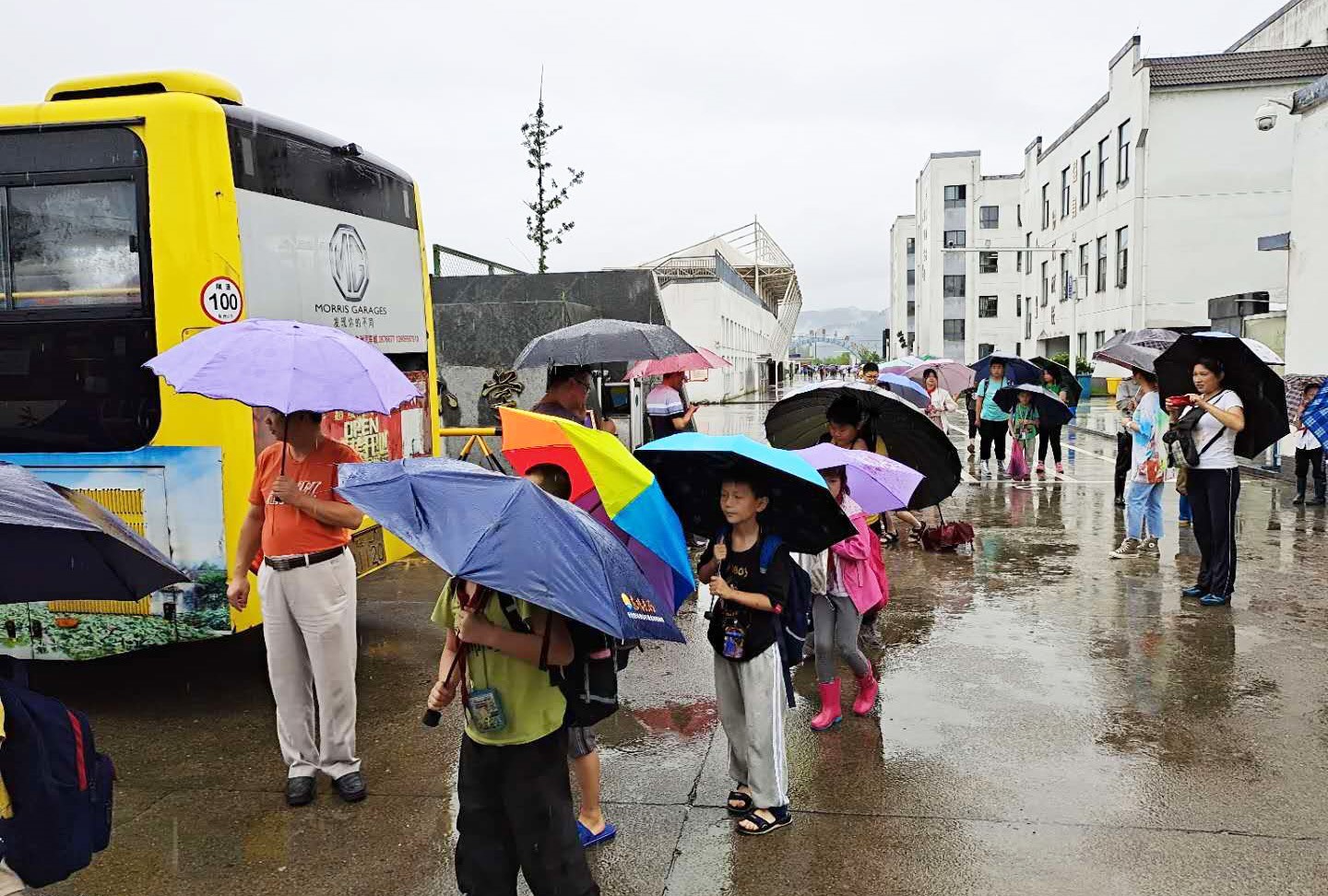 黃山長運(yùn)汛期加強(qiáng)服務(wù)，保障學(xué)生安全出行