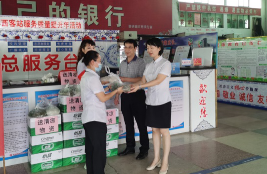 送清涼送健康，省交通工會領(lǐng)導(dǎo)慰問一線員工