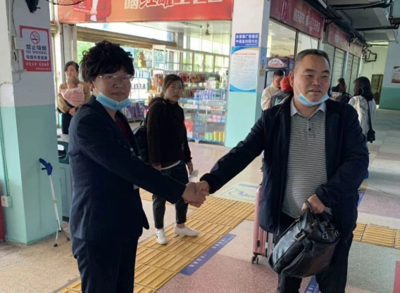 長(zhǎng)運(yùn)正能量 || 20萬(wàn)現(xiàn)金！景德鎮(zhèn)長(zhǎng)運(yùn)西客站員工拾金不昧獲贊譽(yù)