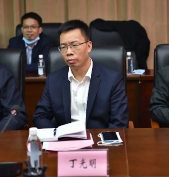 交通運輸部服務(wù)司副司長蔡團(tuán)結(jié)一行在江西長運調(diào)研并召開座談會