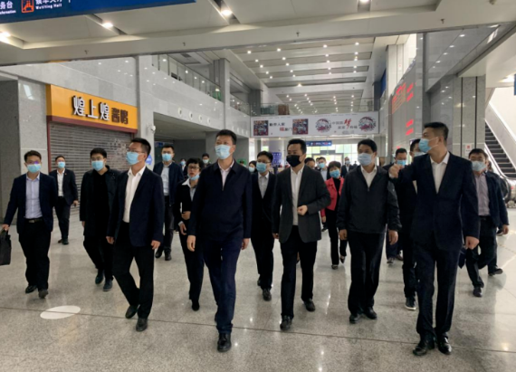 交通運輸部服務(wù)司副司長蔡團(tuán)結(jié)一行在江西長運調(diào)研并召開座談會