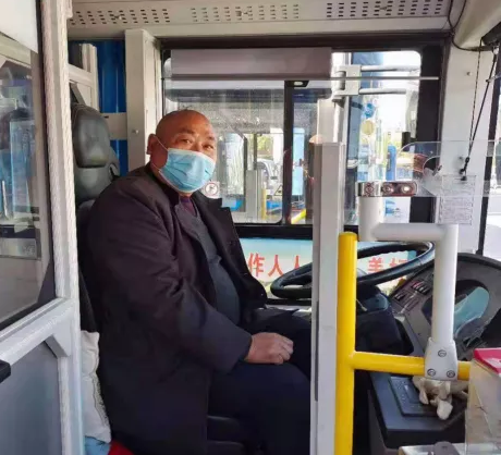 書(shū)寫(xiě)人間大愛(ài)：突遇路人落水 他奮不顧身……