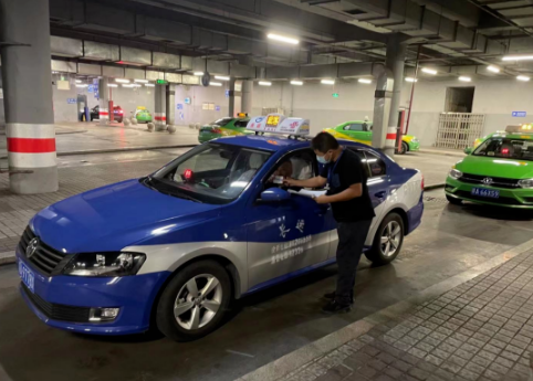 長(zhǎng)運(yùn)出租  開(kāi)展“將心比心·終端檢驗(yàn)”、“一心向黨·全心為民”專(zhuān)題活動(dòng)