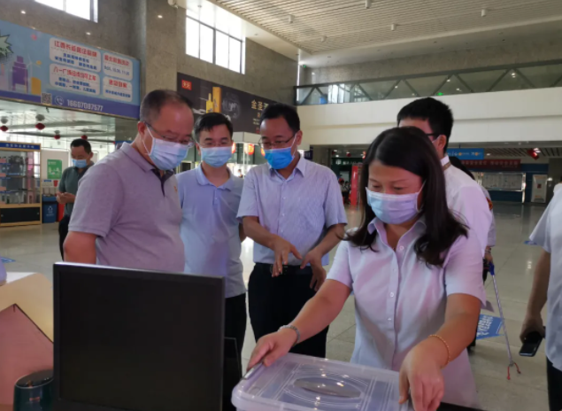 傅曉軍一行督導(dǎo)南昌長(zhǎng)途汽車站、徐坊客運(yùn)站疫情防控及文明創(chuàng)建工作