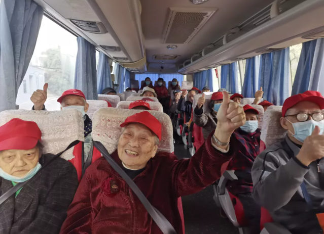 都市城際公交：旅游客運(yùn)分公司助力“關(guān)愛老人，送溫暖”公益活動(dòng)