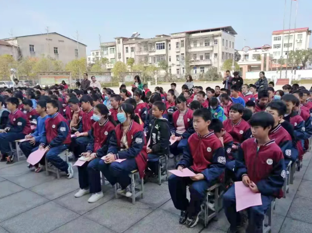 九江長運(yùn)武寧公交公司進(jìn)校園攜手共筑安全防護(hù)墻