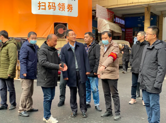 穆孫祥檢查指導(dǎo)長(zhǎng)運(yùn)物業(yè)、徐坊客運(yùn)站文明創(chuàng)建等工作