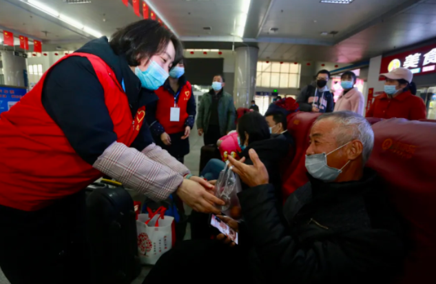 春運(yùn)動(dòng)態(tài) || 九江長(zhǎng)運(yùn)開(kāi)展“情滿旅途”志愿服務(wù)活動(dòng)