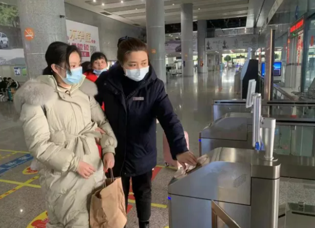 愛心接力，閉環(huán)服務(wù)，助盲人旅客回家