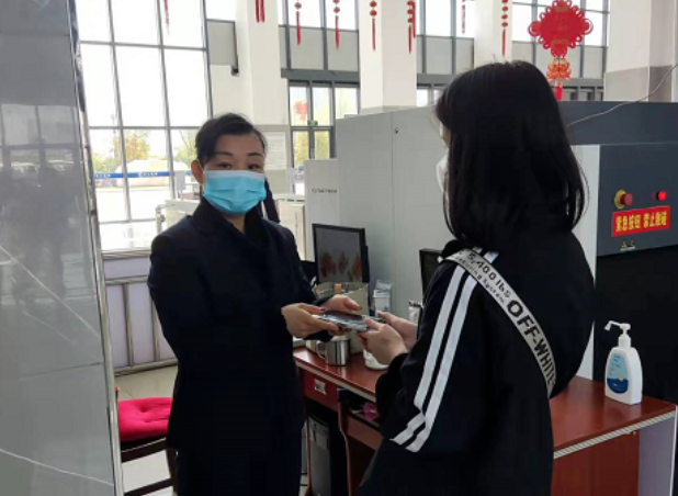 鄱陽長(zhǎng)運(yùn) 拾金不昧長(zhǎng)運(yùn)人