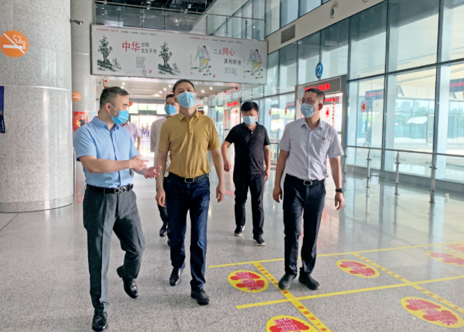 葛威敏督導南昌長途汽車西站常態(tài)化疫情防控、安全運輸工作
