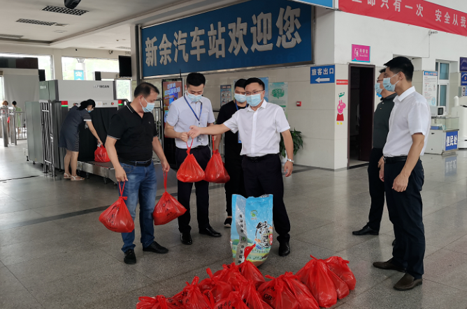 新余長(zhǎng)運(yùn)  酷暑送清涼 關(guān)愛(ài)暖人心