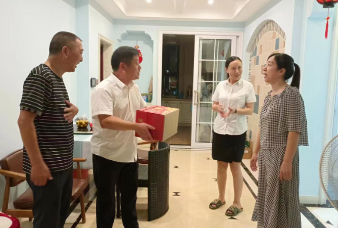 景德鎮(zhèn)長(zhǎng)運(yùn)  樂(lè)平公交集中開展駕駛員暑期家訪活動(dòng)