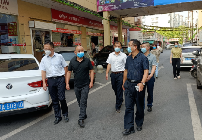 南昌交通集團(tuán)黨委委員、副總經(jīng)理沈崗一行蒞臨長運(yùn)物業(yè)督導(dǎo)創(chuàng)建工作