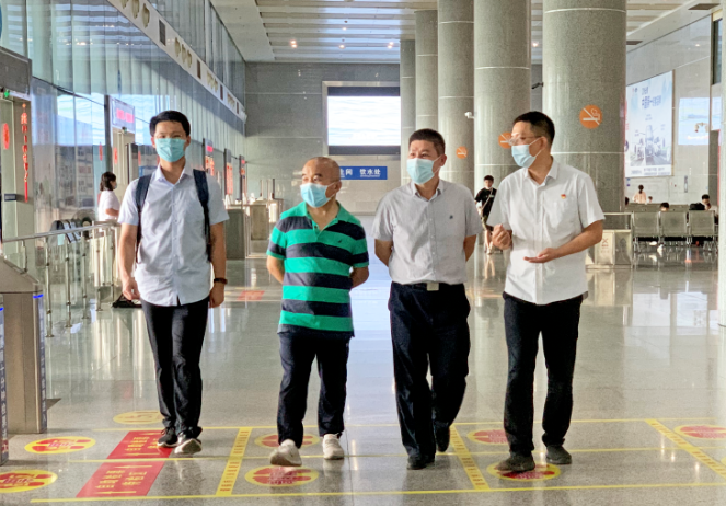 市交通局文明創(chuàng)建督導(dǎo)組檢查南昌長(zhǎng)途汽車(chē)西站創(chuàng)建工作