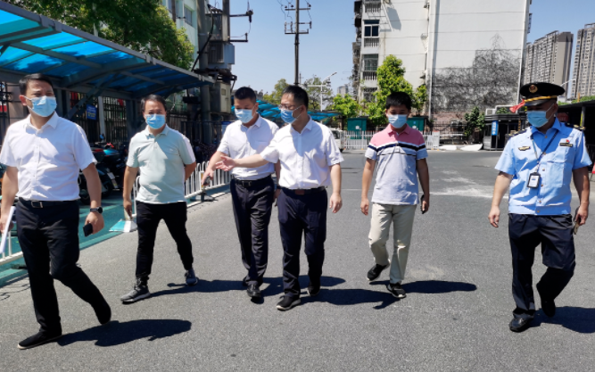 都市城際公交 青云譜區(qū)政府領(lǐng)導(dǎo)深入徐坊客運站督查疫情防控工作