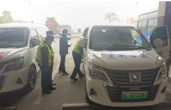 新余長運(yùn) 聯(lián)合市交通運(yùn)輸綜合行政執(zhí)法支隊(duì)打擊非法營運(yùn)