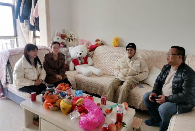 九江長(zhǎng)運(yùn) 探望職工家屬 點(diǎn)滴溫暖入人心