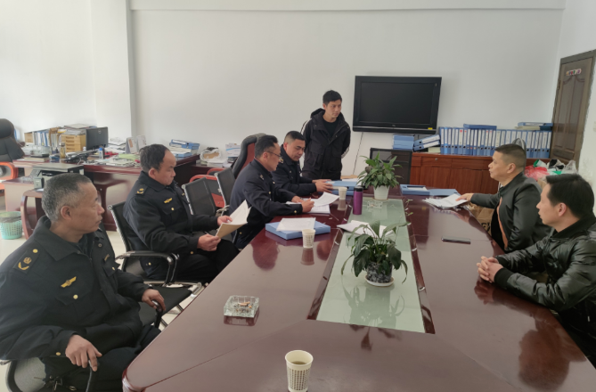 市交通運(yùn)輸局檢查組對黃山市城際公交開展“兩會”及月度安全檢查