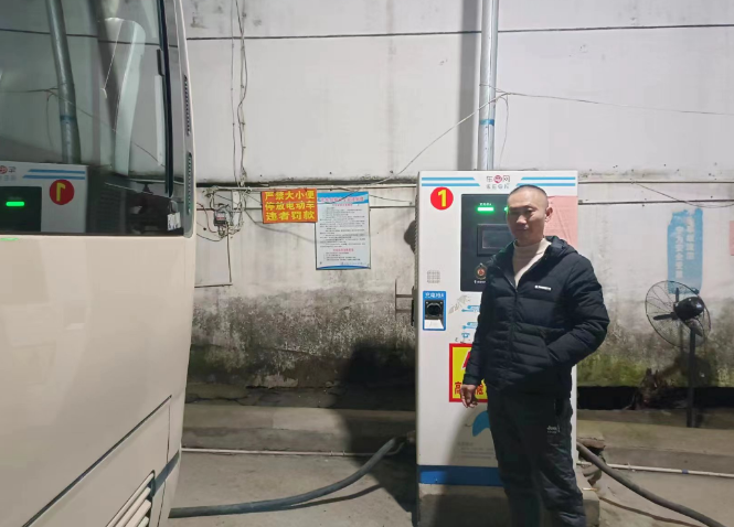 景德鎮(zhèn)長(zhǎng)運(yùn):樂平公交開通首趟子夜通勤車