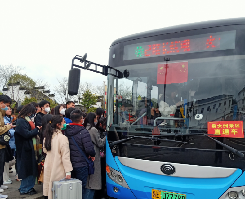 “賞花”遇上“音樂節(jié)” ，婺源公交周末忙