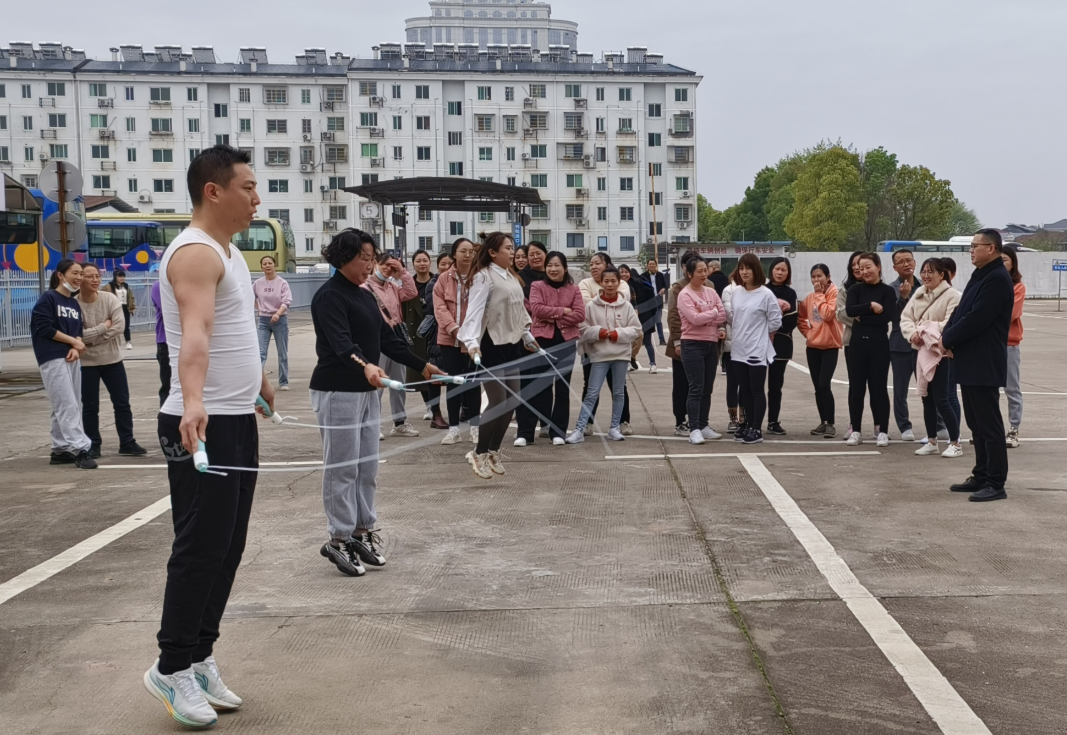 鷹潭長(zhǎng)運(yùn)、公交：工會(huì)組織開(kāi)展跳繩比賽