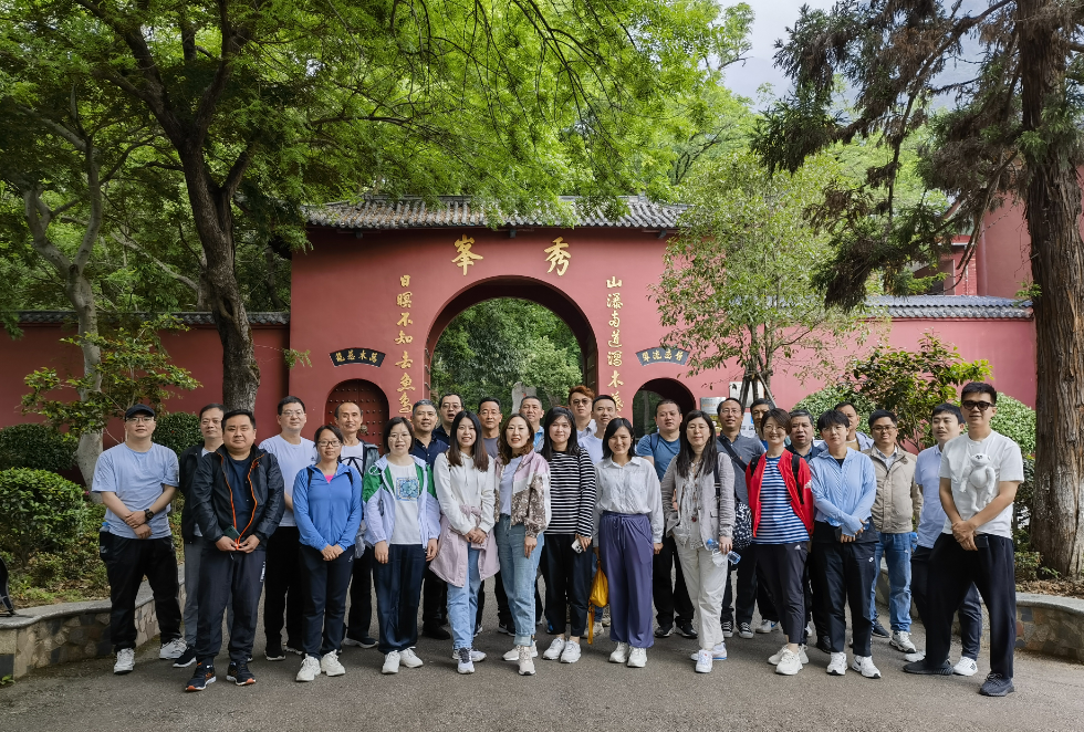 總部:機(jī)關(guān)工會開展秀峰戶外登山活動