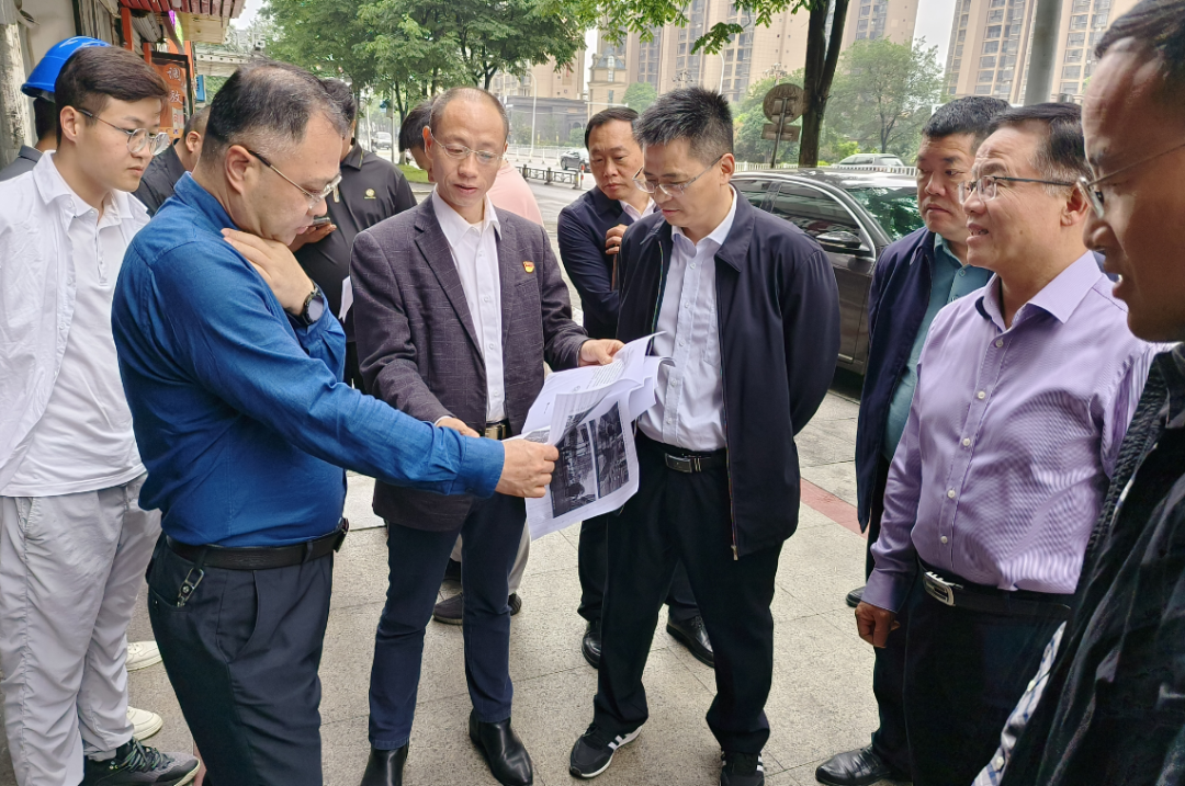 鷹潭市政府召開解決污水冒涌問題現(xiàn)場協(xié)調(diào)會(huì) 肖良芝現(xiàn)場參與