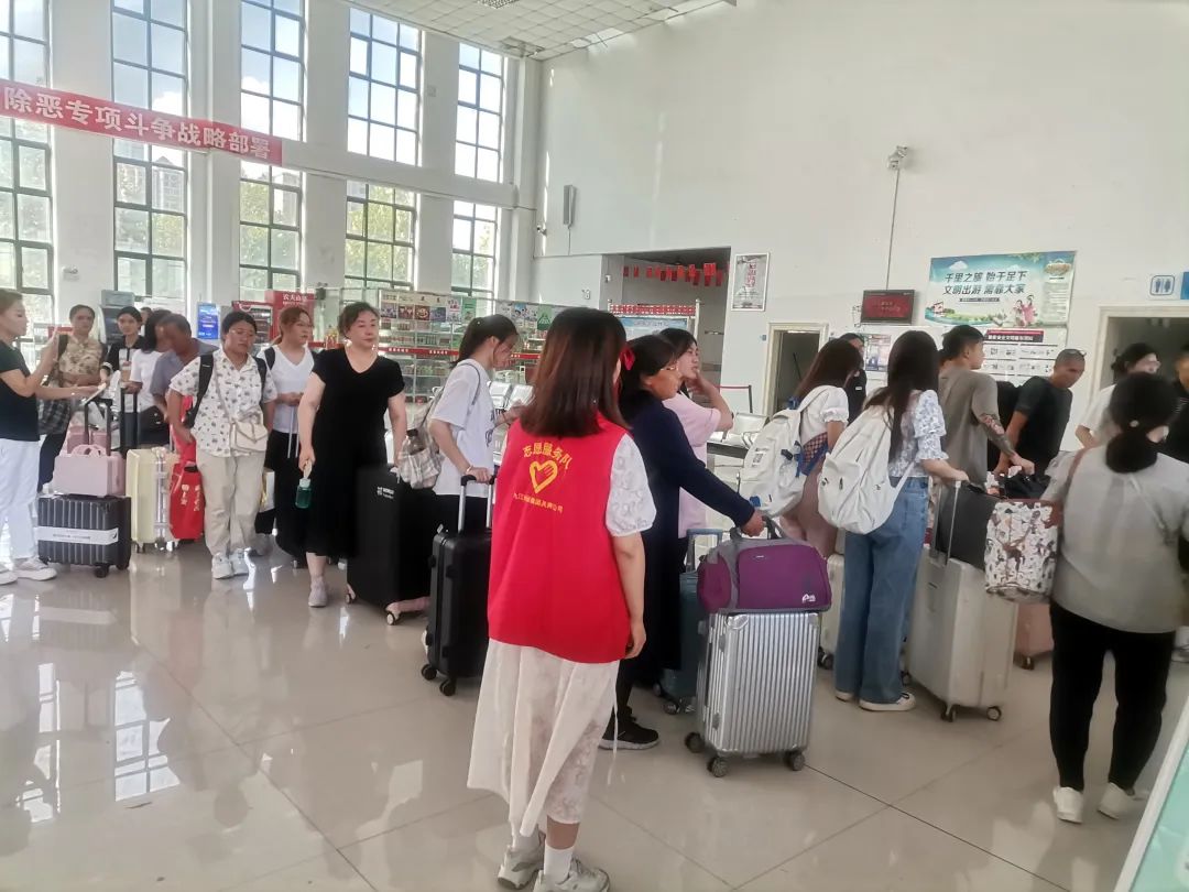 九江長運：新生接送車直通校園 為開學(xué)季保駕護航