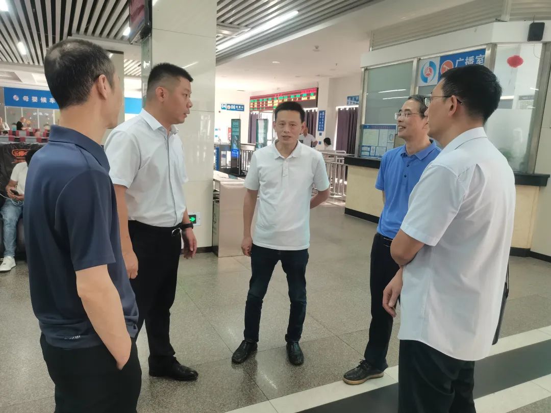 黃俊一行督查徐坊客運(yùn)分公司“雙節(jié)”前黨風(fēng)廉政、安全生產(chǎn)工作