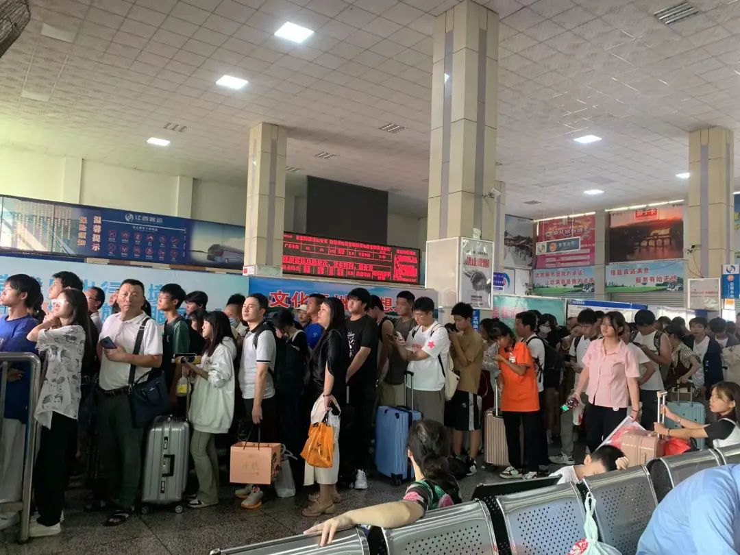 江西長運(yùn)積極應(yīng)對中秋、國慶客流高峰