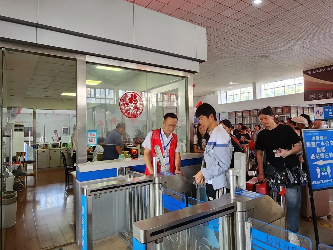 江西長運(yùn)積極應(yīng)對中秋、國慶客流高峰