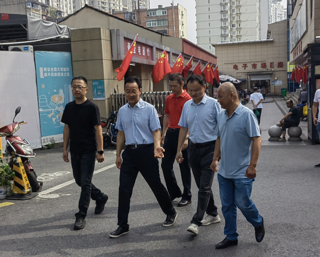 穆孫祥督導(dǎo)長運(yùn)物業(yè)、都市城際公交節(jié)日期間安全生產(chǎn)工作