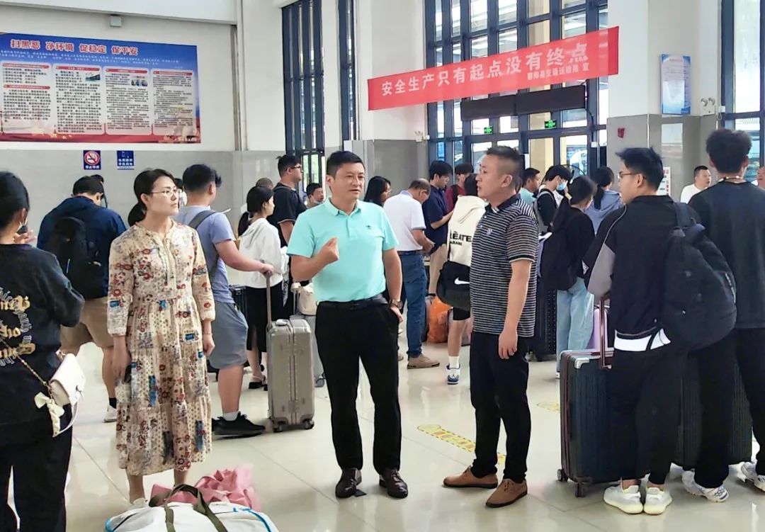 占梁督導上饒汽運、鄱陽長運國慶期間安全生產(chǎn)工作