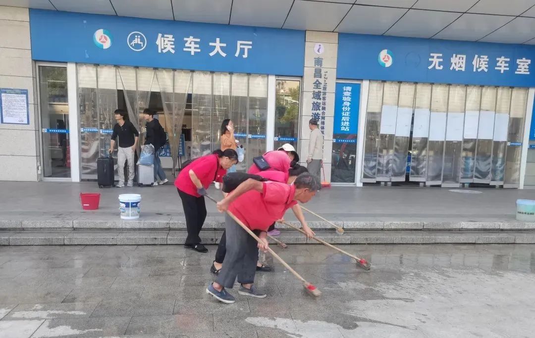 都市城際公交 積極維護站容站貌 確?!皠?chuàng)文鞏衛(wèi)”工作務(wù)實推進