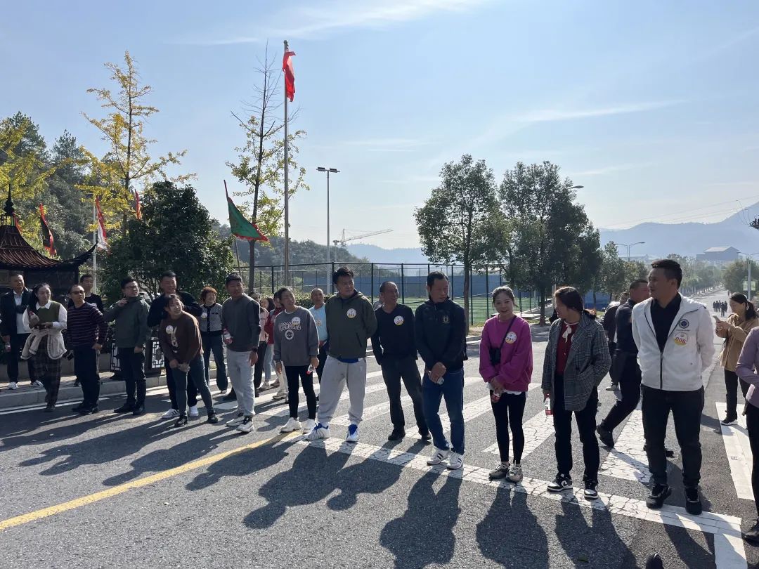 上饒汽運(yùn)：秋季團(tuán)建登山活動 提高企業(yè)凝聚力