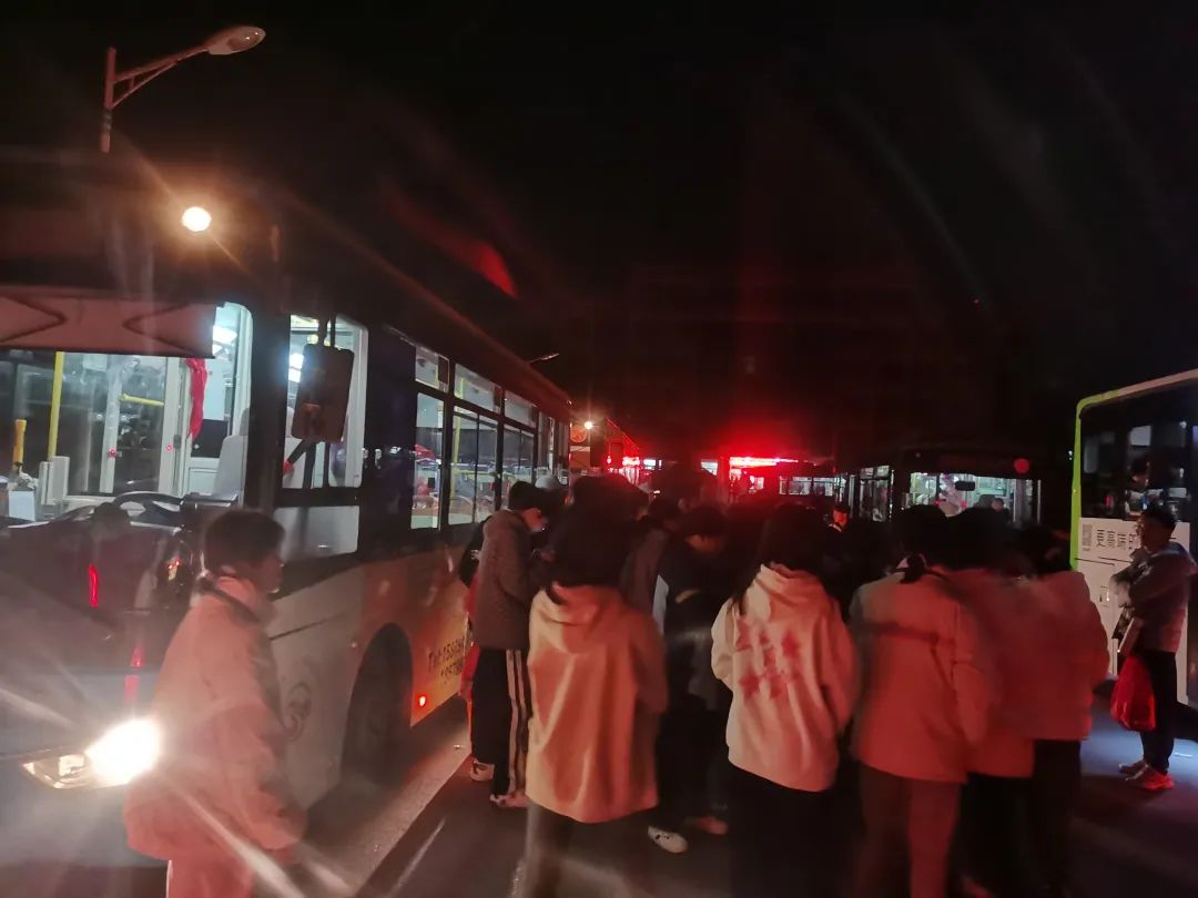 景德鎮(zhèn)長運:樂平中專學(xué)校直通公交車受歡迎