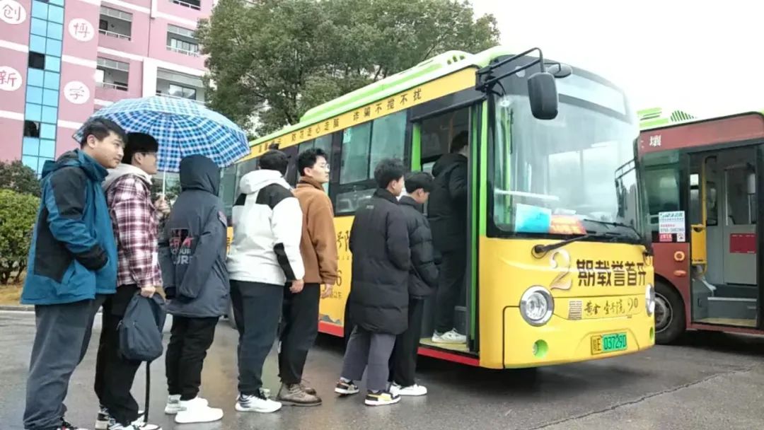 上饒汽運:萬年公交圓滿完成七省聯(lián)考運輸業(yè)務