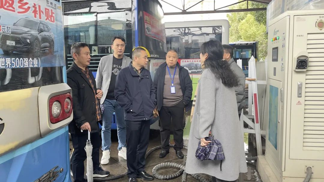 吳隼一行督導(dǎo)景德鎮(zhèn)長運(yùn)春運(yùn)工作