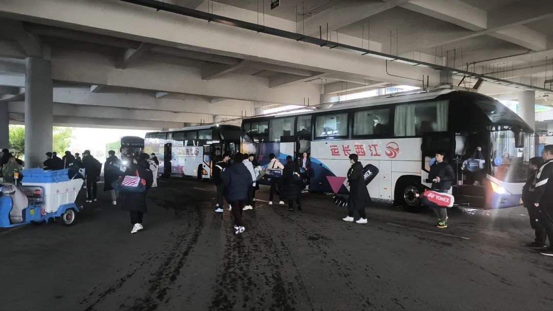 都市城際公交:護(hù)航2024全國(guó)青年羽毛球錦標(biāo)賽