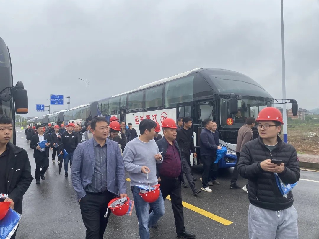 上饒汽運(yùn):圓滿完成廣豐區(qū)工業(yè)項(xiàng)目集中開(竣)工活動運(yùn)輸任務(wù)