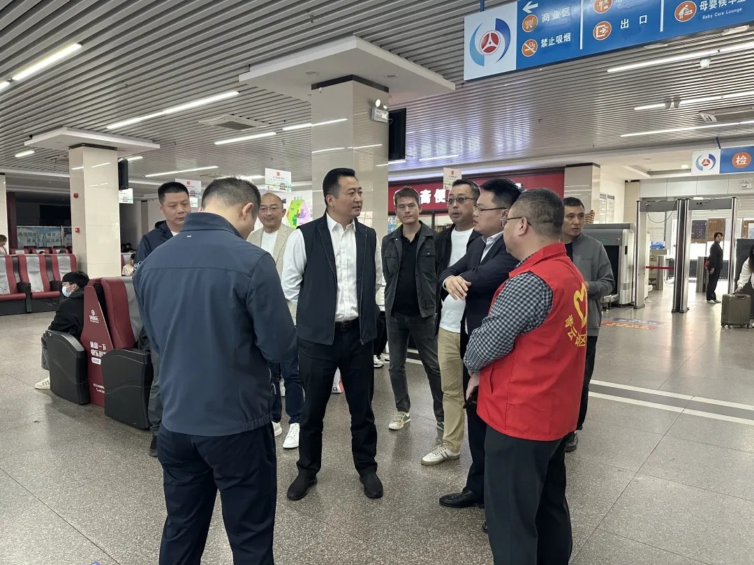 王曉一行督導(dǎo)徐坊客運站“五一”期間安全生產(chǎn)工作