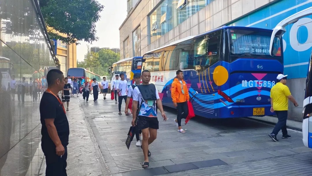 九江長(zhǎng)運(yùn):圓滿完成長(zhǎng)江經(jīng)濟(jì)帶龍舟邀請(qǐng)賽運(yùn)輸任務(wù)