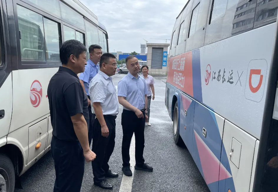 劉磊、占梁調(diào)研上饒汽運