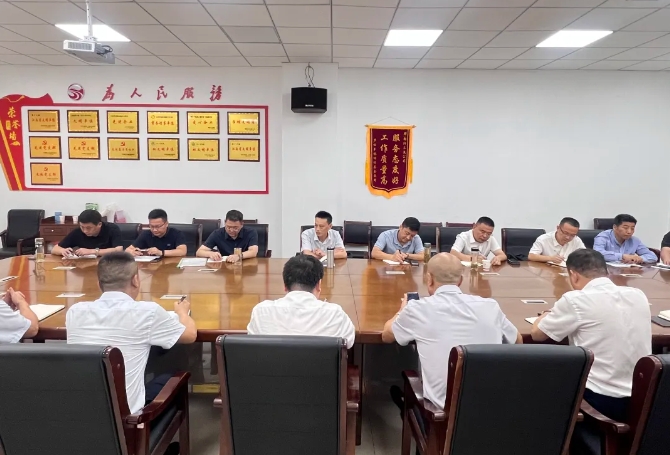 黃俊、占梁一行到鄱陽長運(yùn)檢查指導(dǎo)工作