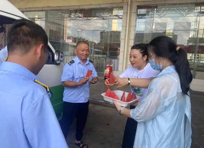 撫州長運(yùn) 東鄉(xiāng)分公司開展“關(guān)懷員工 傳遞清涼”活動(dòng)