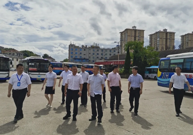 李偉一行調(diào)研景德鎮(zhèn)長(zhǎng)運(yùn)、鄱陽長(zhǎng)運(yùn)