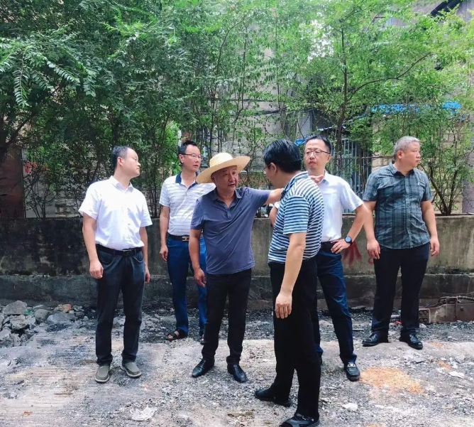 長運物業(yè):督導雨污分流 調研長運充電站