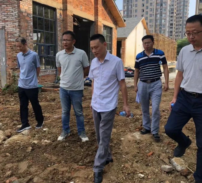 黃俊督導(dǎo)大通物流、長(zhǎng)運(yùn)物業(yè)雨污分流項(xiàng)目施工情況